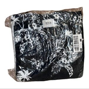 NWT Victoria Secret Towel / Blanket !